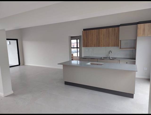 3 BEDROOM HOUSE FOR SALE IN PALM LAKES ESTATE